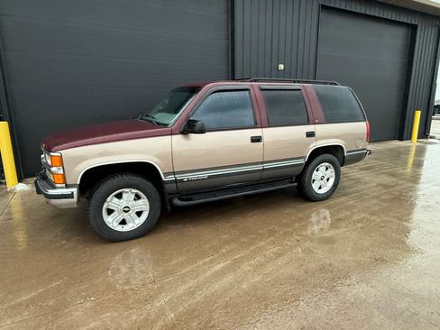 Used 1999 Chevrolet Tahoe Z71 w/ Comfort & Security Pkg image 1