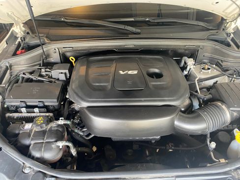 Used 2019 Jeep Grand Cherokee Overland AWD/4WD image 12