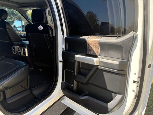 Used 2019 Ford F250 Lariat w/ Lariat Ultimate Package image 17