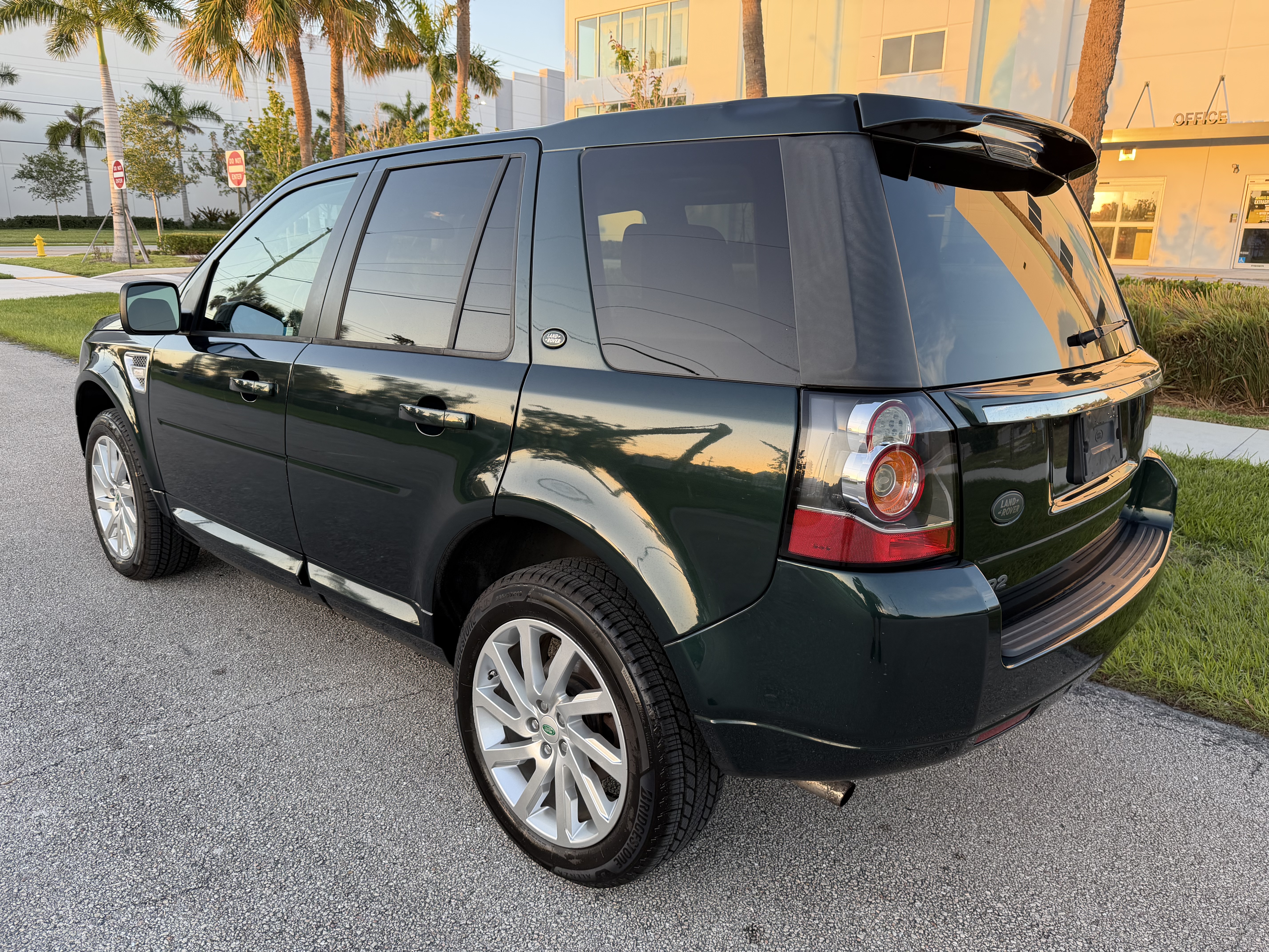 Used 2013 Land Rover LR2 AWD/4WD image 10