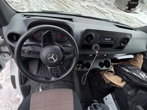 Used 2021 Mercedes-Benz Sprinter 2500 image 6