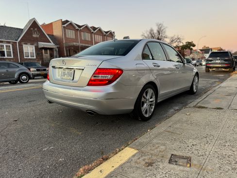Used 2012 Mercedes-Benz C 300 4MATIC Sedan image 5