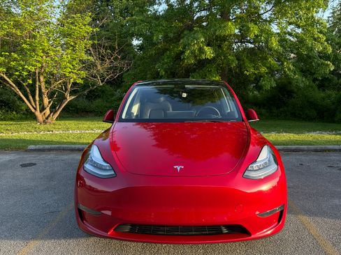 Used 2023 Tesla Model Y Long Range AWD/4WD image 2