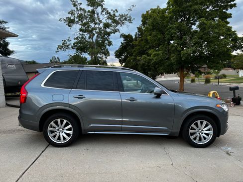 Used 2018 Volvo XC90 T5 Momentum w/ Convenience Package AWD/4WD image 5