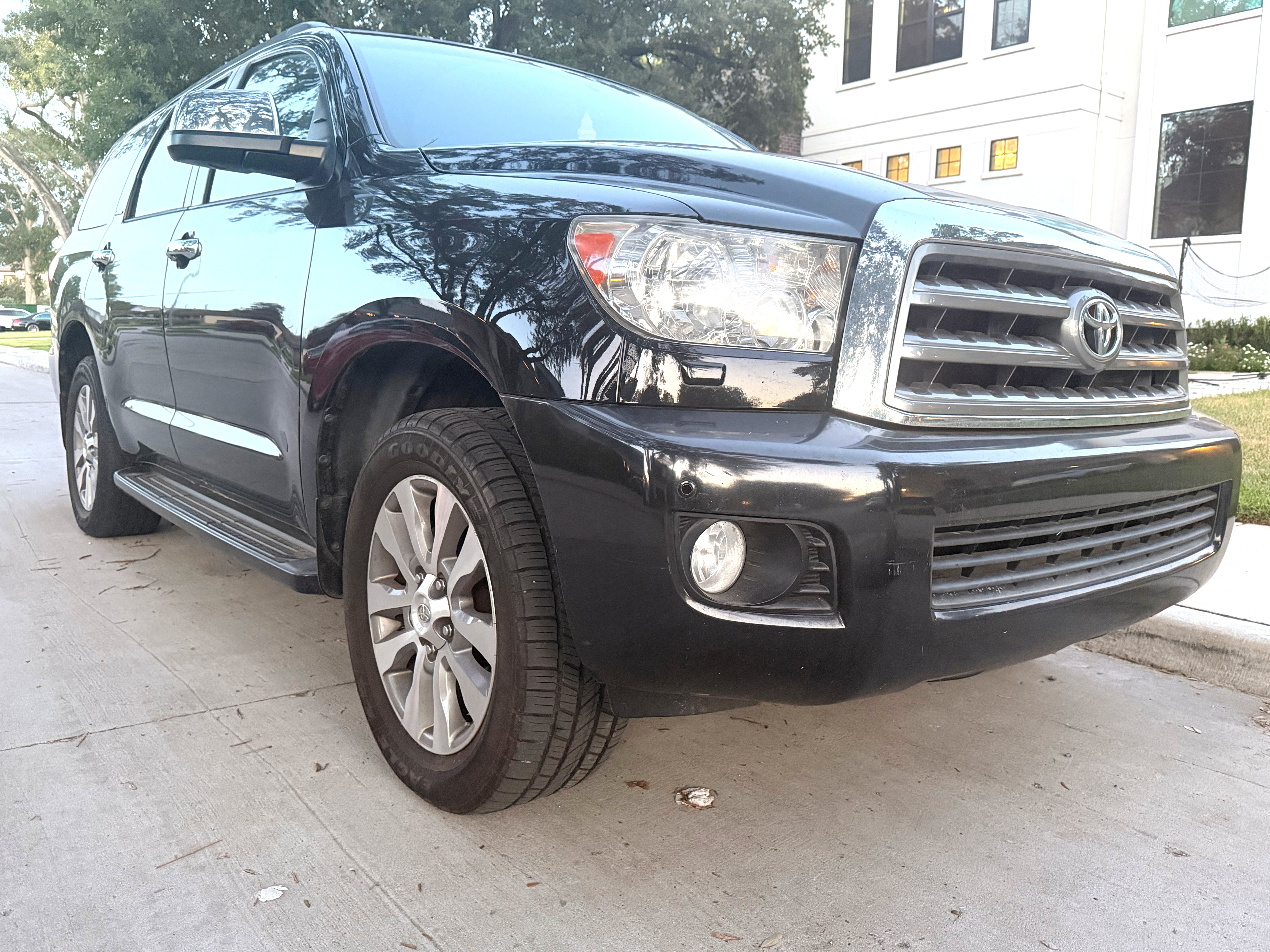 Used 2016 Toyota Sequoia Limited w/ Safety & Convenience Package AWD/4WD image 5
