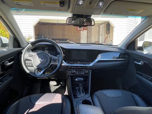Used 2021 Kia Niro Touring image 8