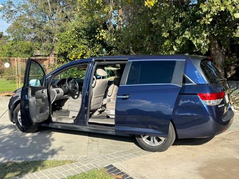 Used 2016 Honda Odyssey SE image 5