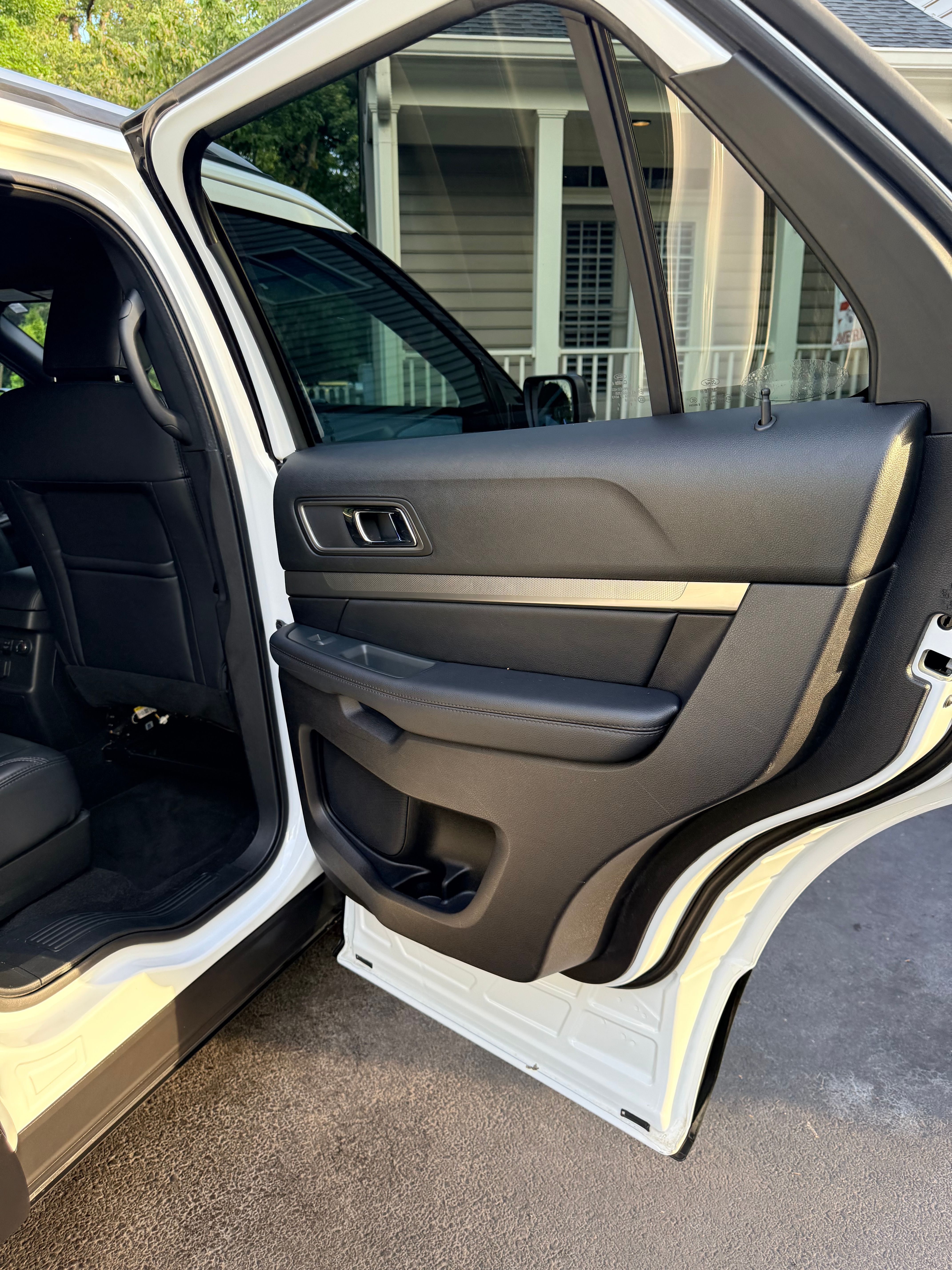 Used 2019 Ford Explorer XLT w/ Equipment Group 202A AWD/4WD image 17
