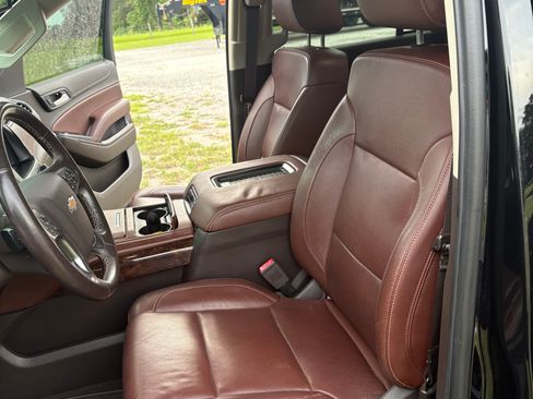 Used 2020 Chevrolet Tahoe Premier w/ RST 6.2L Performance Edition AWD/4WD image 9