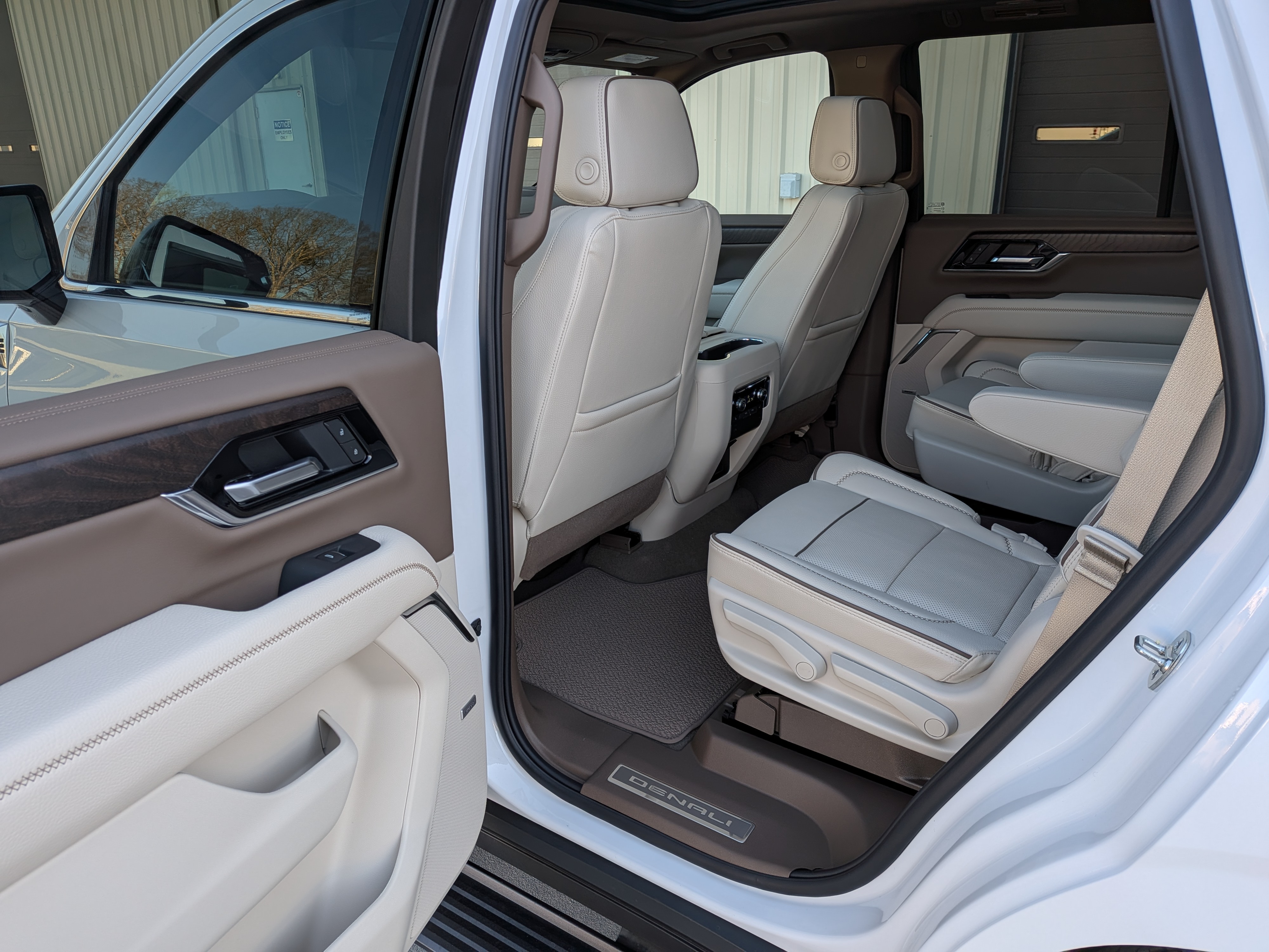 Used 2026 GMC Yukon Denali w/ Sun & Power Step Package AWD/4WD image 12