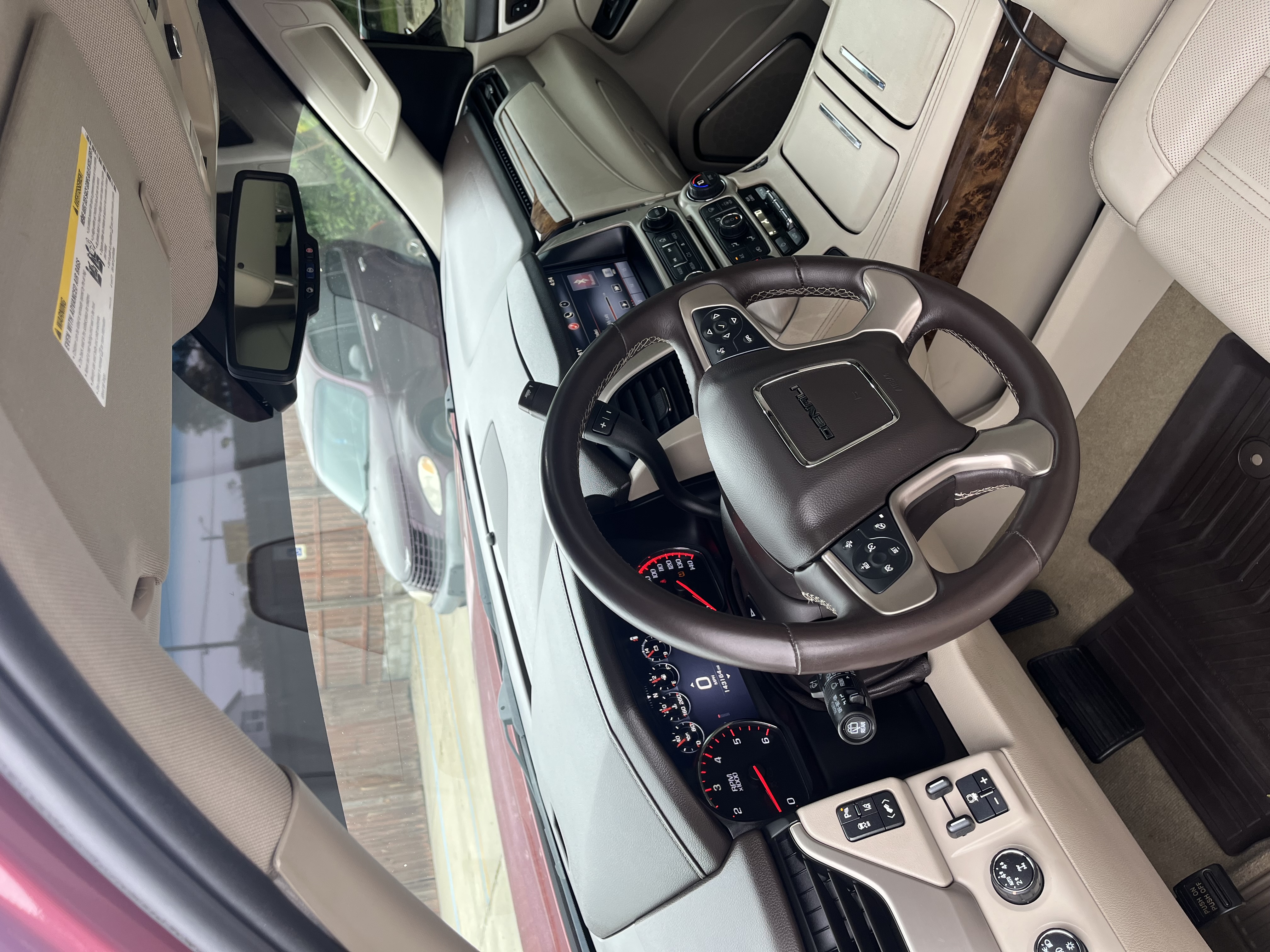 Used 2015 GMC Yukon Denali w/ Open Road Package AWD/4WD image 10