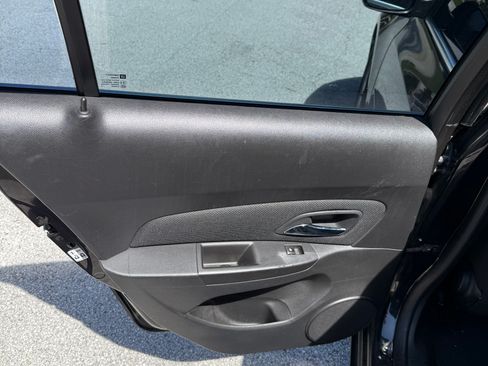 Used 2016 Chevrolet Cruze LT w/ Technology Package image 10