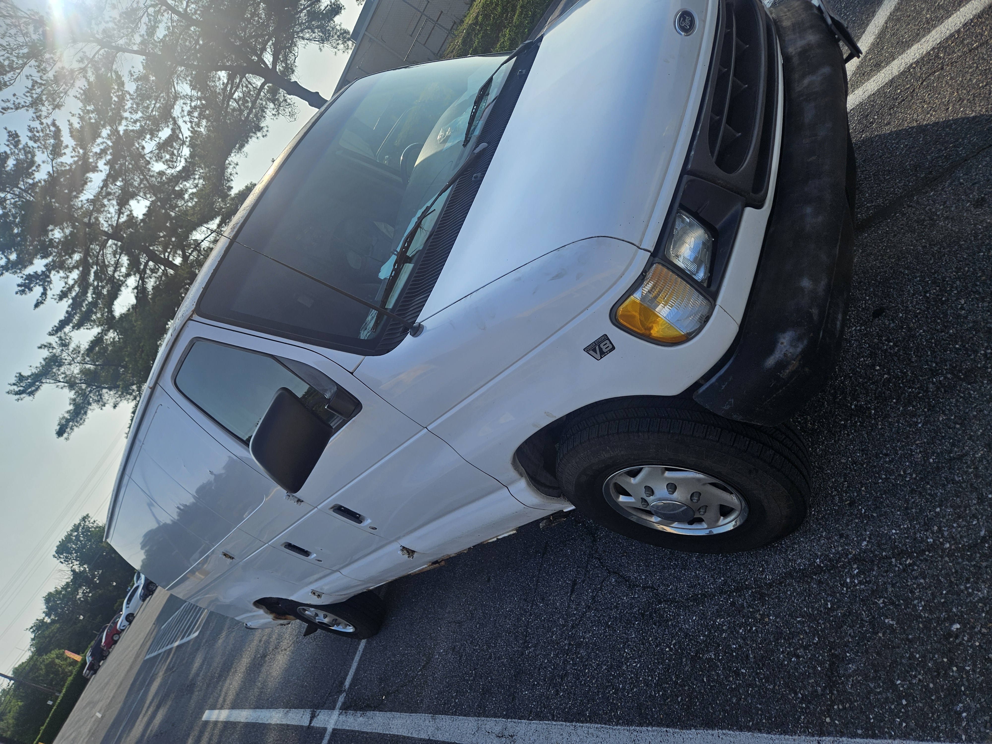 Used 2000 Ford E-350 and Econoline 350 Extended Super Duty RWD image 2