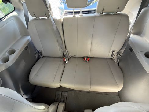 Used 2011 Toyota Sienna XLE FWD image 12