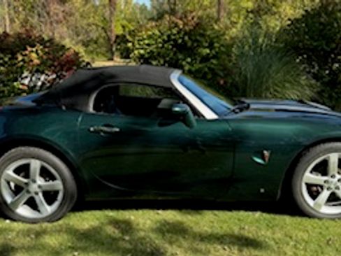 Used 2006 Pontiac Solstice Convertible w/ Premium Package image 6