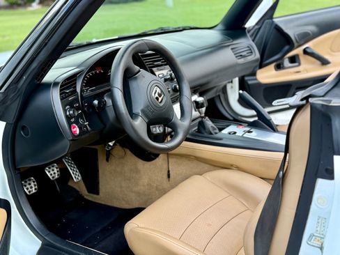 Used 2004 Honda S2000 image 9