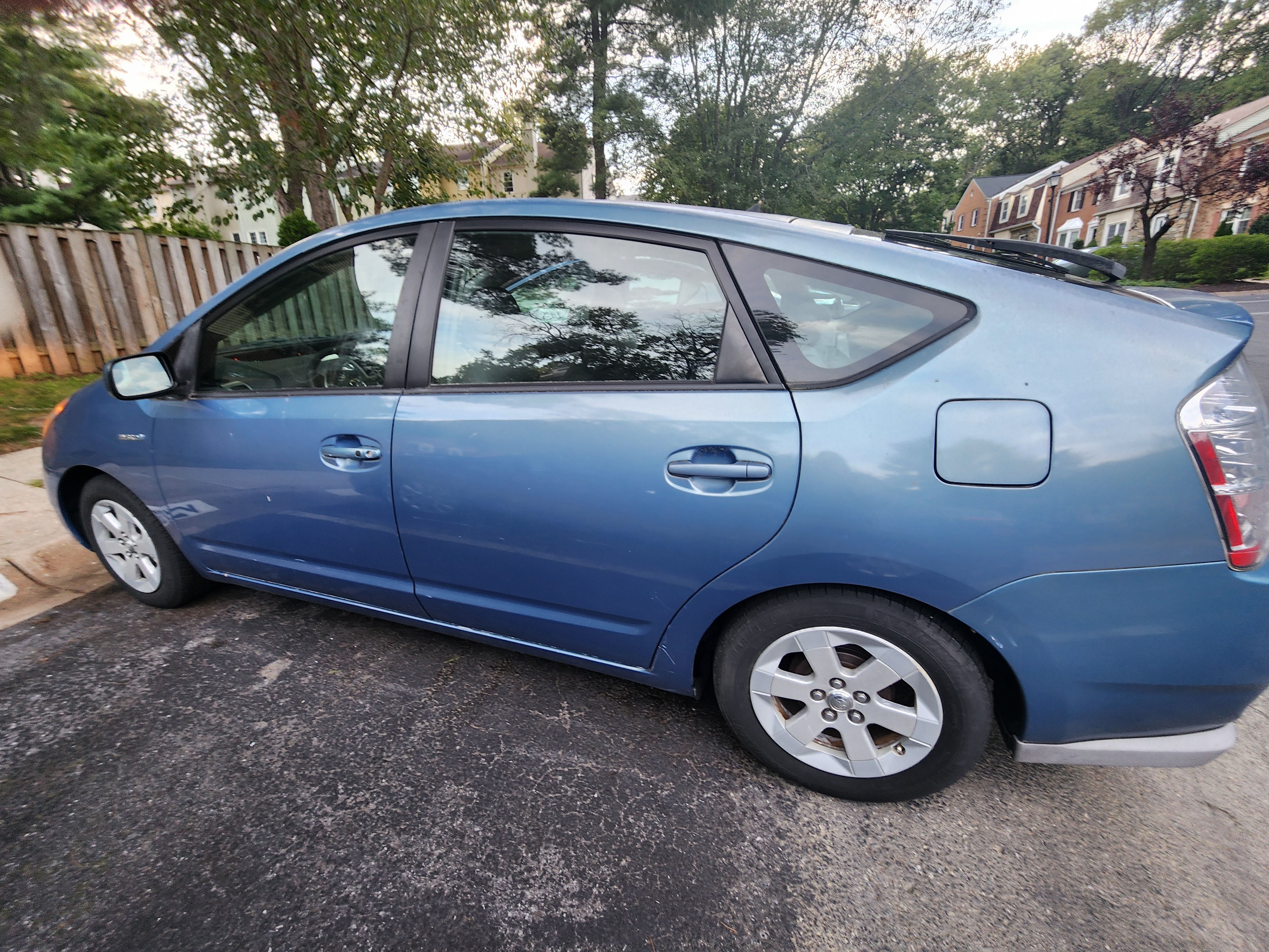 Used 2008 Toyota Prius w/ Pkg 2 FWD image 2
