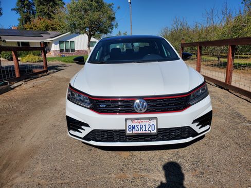 Used 2018 Volkswagen Passat 3.6 image 2