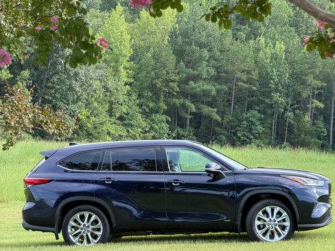 Used 2023 Toyota Highlander Limited AWD/4WD image 6