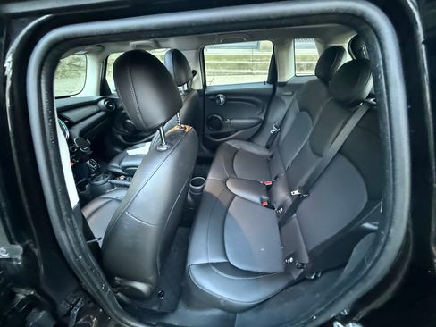 Used 2020 MINI Cooper 4-Door Hardtop w/ Storage Package image 8