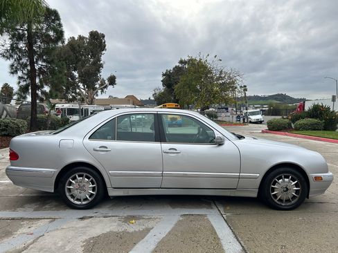 Used 2000 Mercedes-Benz E 320 Sedan image 5