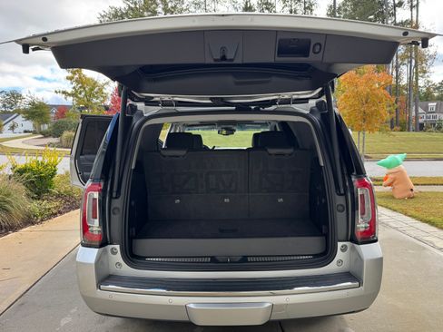 Used 2019 GMC Yukon Denali image 28