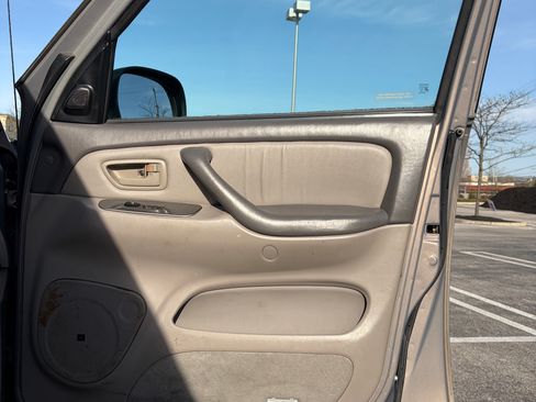 Used 2002 Toyota Sequoia Limited AWD/4WD image 4