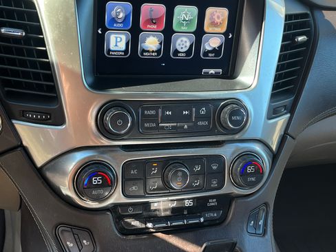 Used 2015 Chevrolet Suburban LT image 10