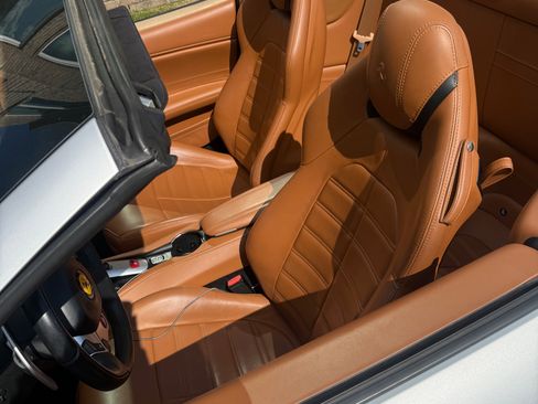 Used 2015 Ferrari California T RWD image 22