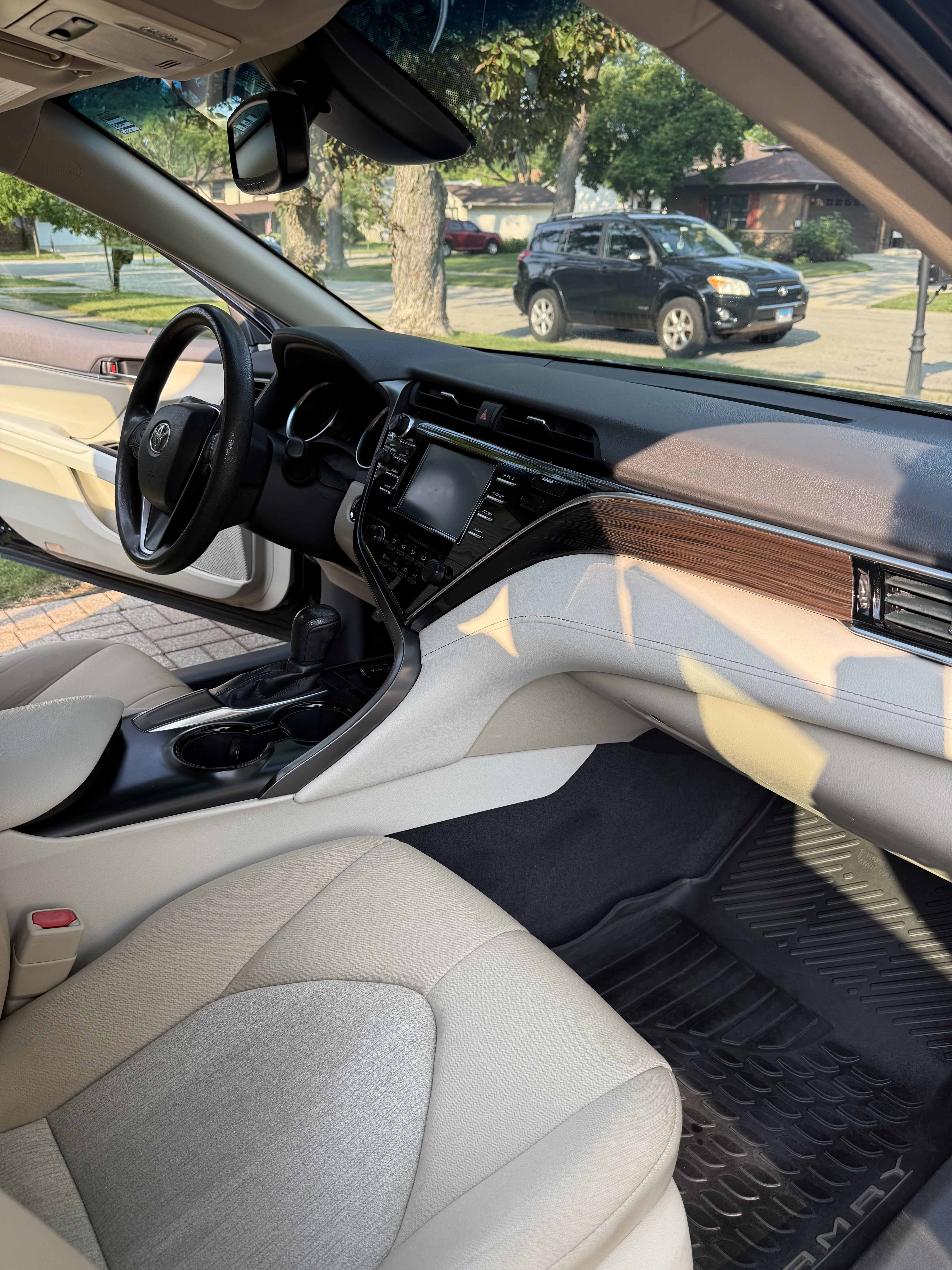 Used 2018 Toyota Camry LE w/ Convenience Package FWD image 11