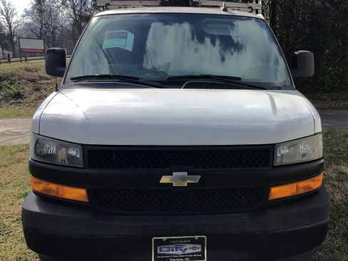 Used 2019 Chevrolet Express 2500 w/ Enhanced Convenience Package image 5
