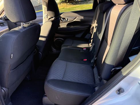 Used 2017 Nissan Rogue S image 8