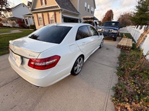 Used 2011 Mercedes-Benz E 350 4MATIC Sedan image 9
