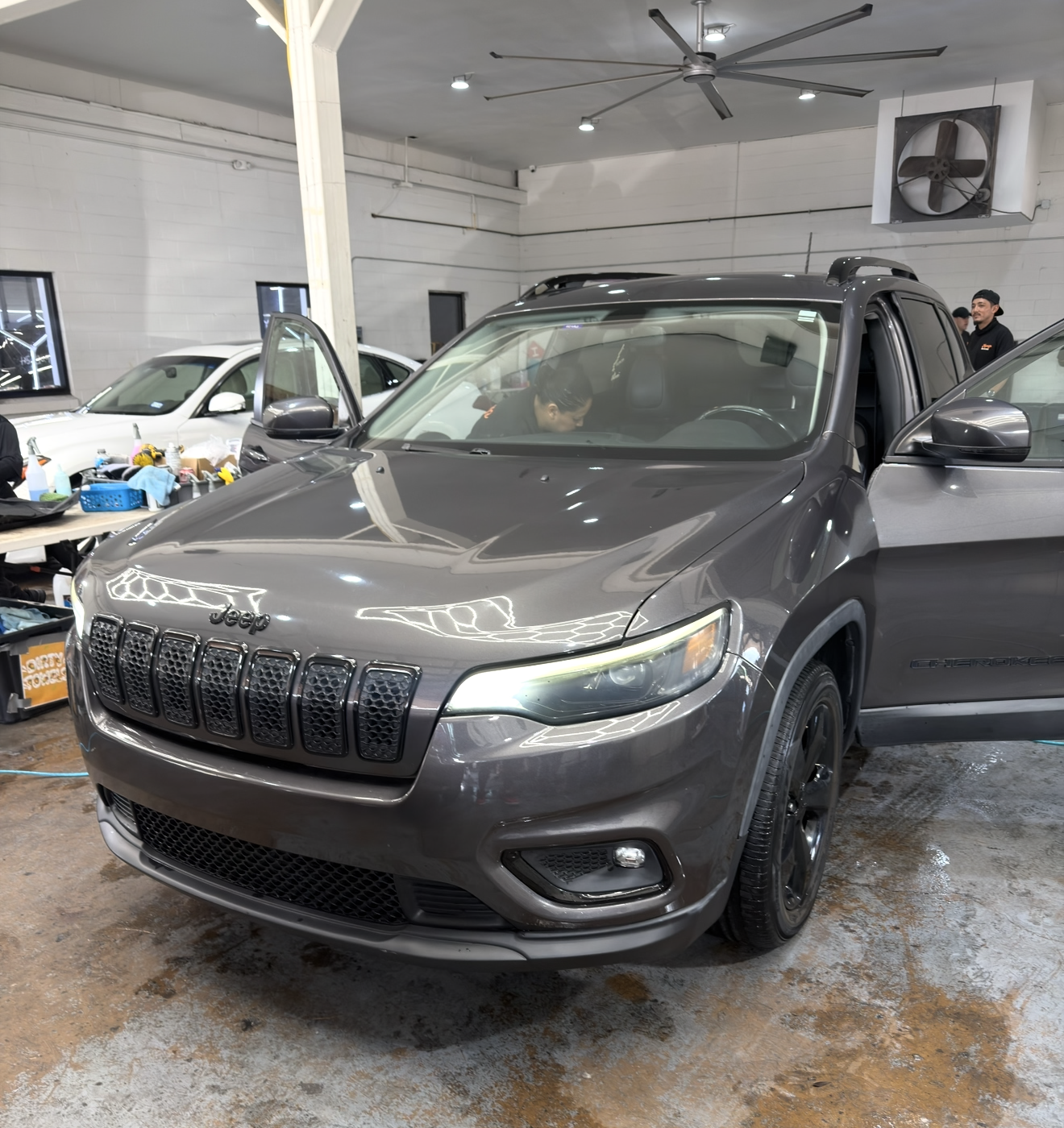 Used 2019 Jeep Cherokee Latitude Plus FWD image 12