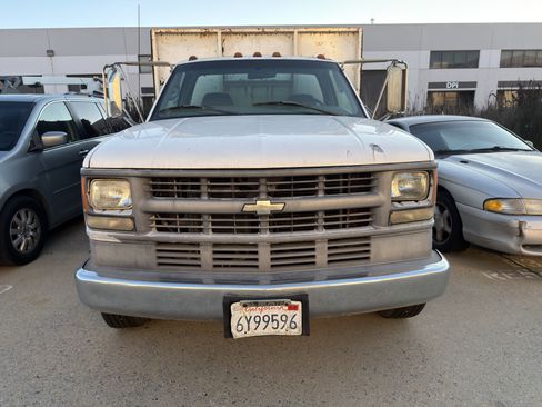 Used 2000 Chevrolet Silverado 3500 2WD Regular Cab HD image 2