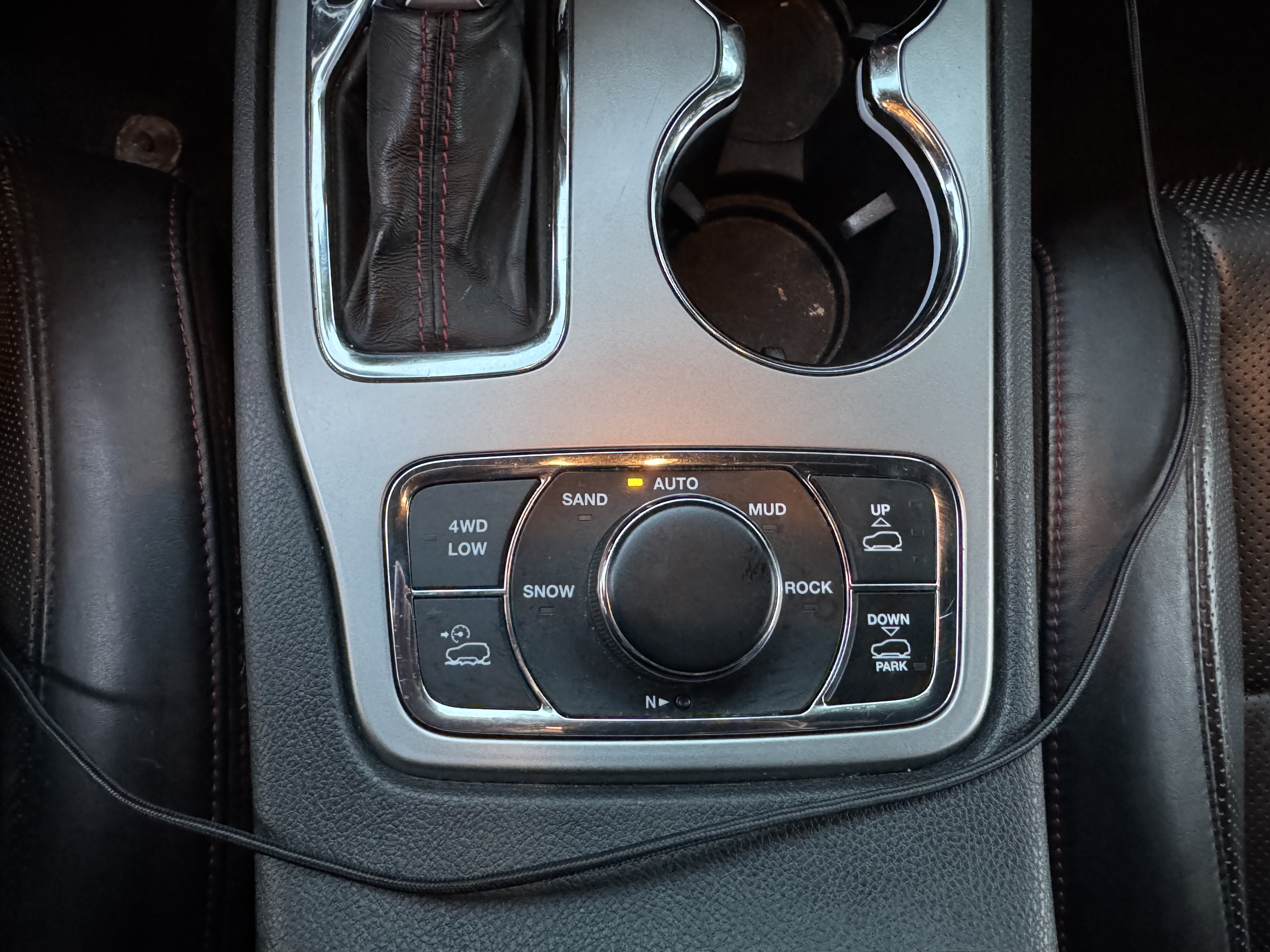Used 2020 Jeep Grand Cherokee Trailhawk w/ Trailhawk Luxury Group AWD/4WD image 23