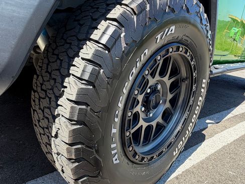 Used 2019 Jeep Wrangler Unlimited Sahara AWD/4WD image 9