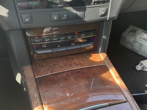 Used 2012 Mercedes-Benz E 350 4MATIC Sedan image 8