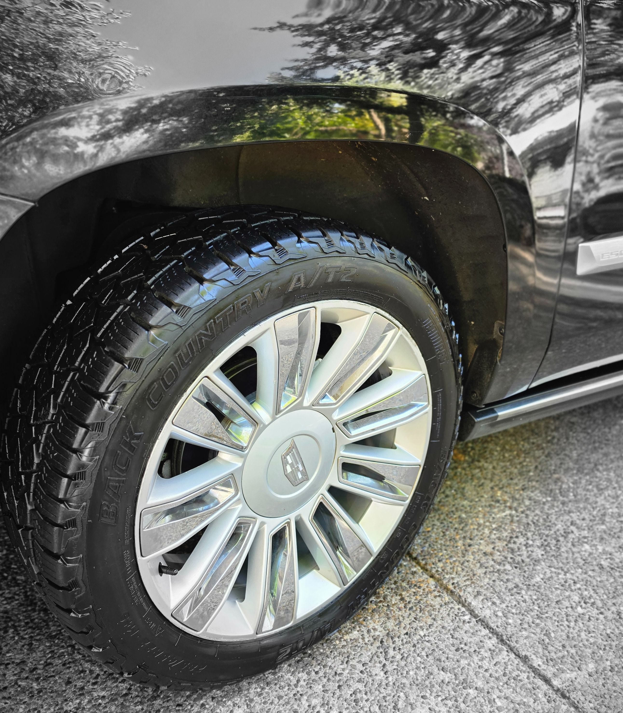 Used 2018 Cadillac Escalade ESV Platinum AWD/4WD image 11
