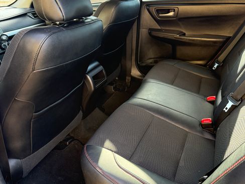 Used 2017 Toyota Camry SE image 12