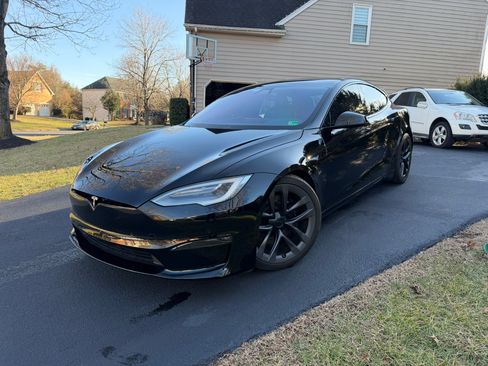 Used 2021 Tesla Model S Plaid image 1