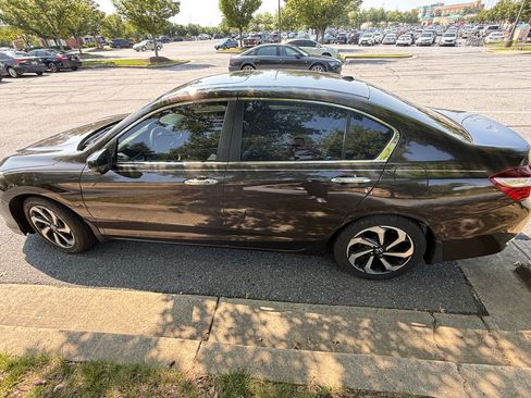 Used 2016 Honda Accord EX image 12