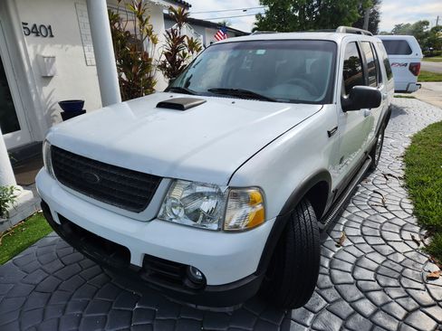 Used 2002 Ford Explorer XLT image 1