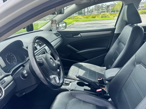 Used 2015 Volkswagen Passat 1.8T Limited Edition FWD image 9