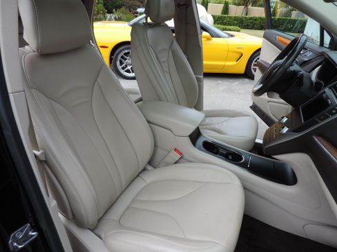 Used 2018 Lincoln MKC Select w/ Select Plus Package image 11