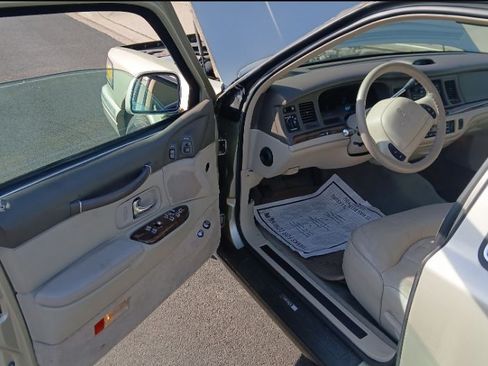 Used 1997 Lincoln Town Car Executive image 11