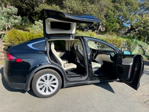 Used 2018 Tesla Model X P100D image 12