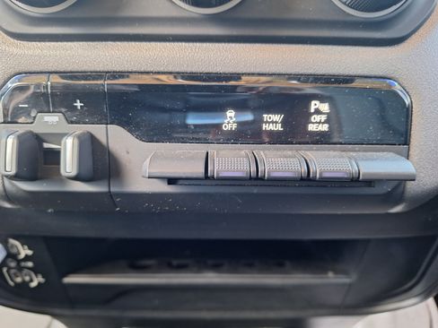 Used 2020 RAM 2500 Tradesman w/ Chrome Appearance Group image 11