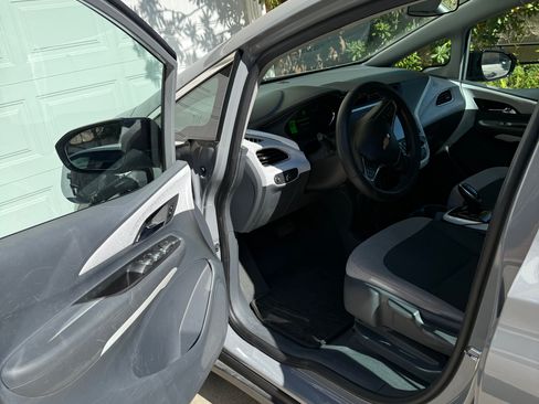 Used 2020 Chevrolet Bolt LT FWD image 8