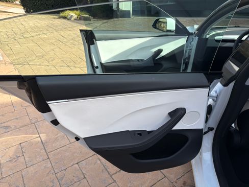 Used 2025 Tesla Model 3 Long Range image 16